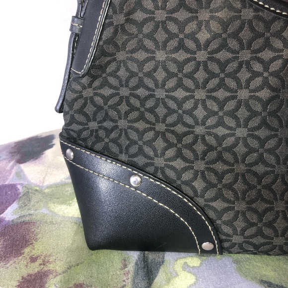 Relic Hobo Style Big Buckle Purse - Picture 6 of 13